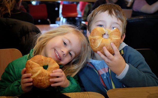 children-eating-croissants
