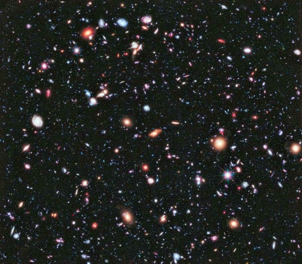 100s-of-galaxies-seen-through-the-Hubble-Deep-Field-HDF-as-they-were-10-billion-years-ago