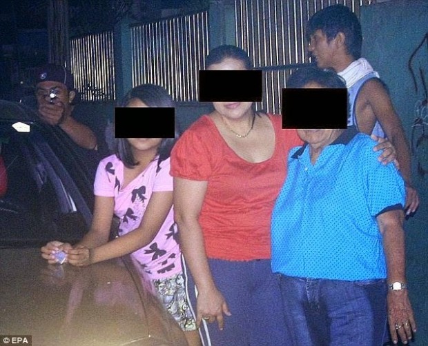 A-Filipino-politician-took-this-photo-of-his-family-moments-before-being-assassinated